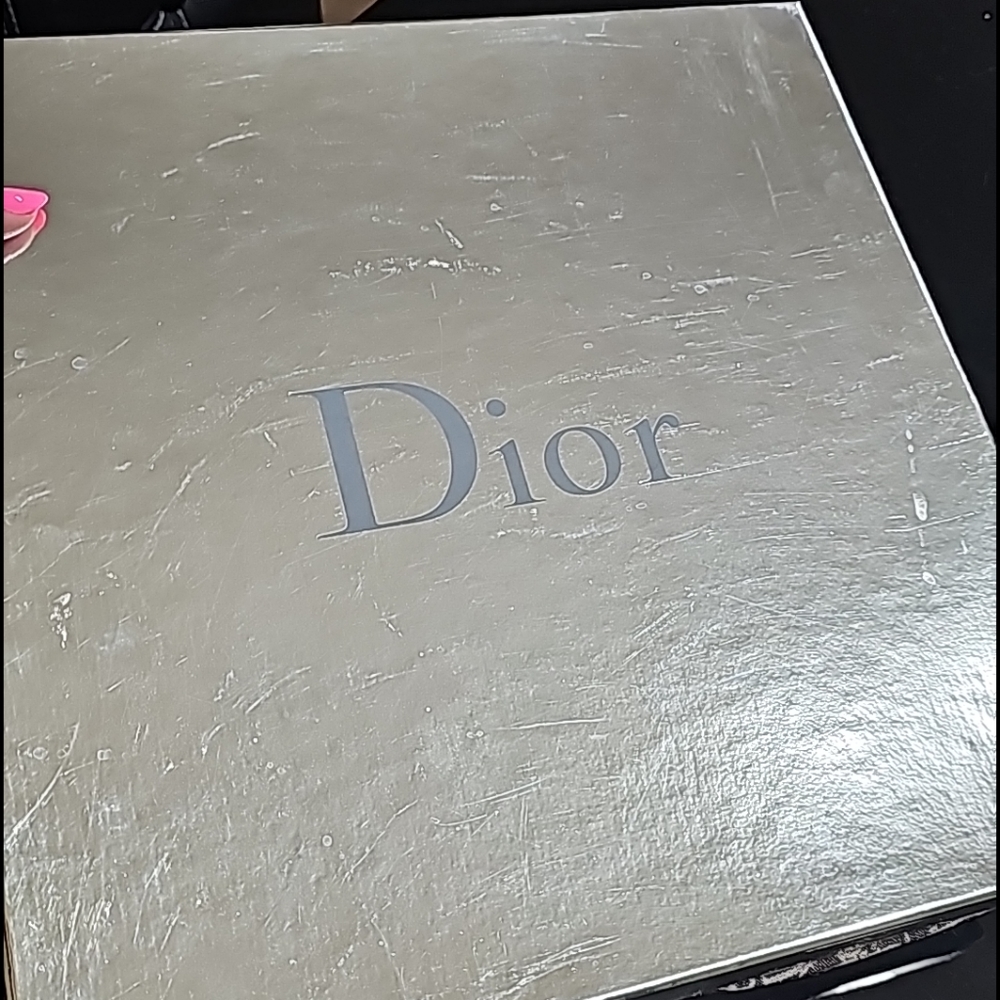 Dior Shawl